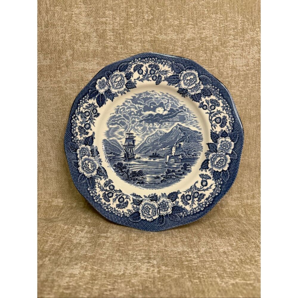 Vintage Royal Warwick Lochs of Scotland Loch Oich Dinner Plate Blue White 10"